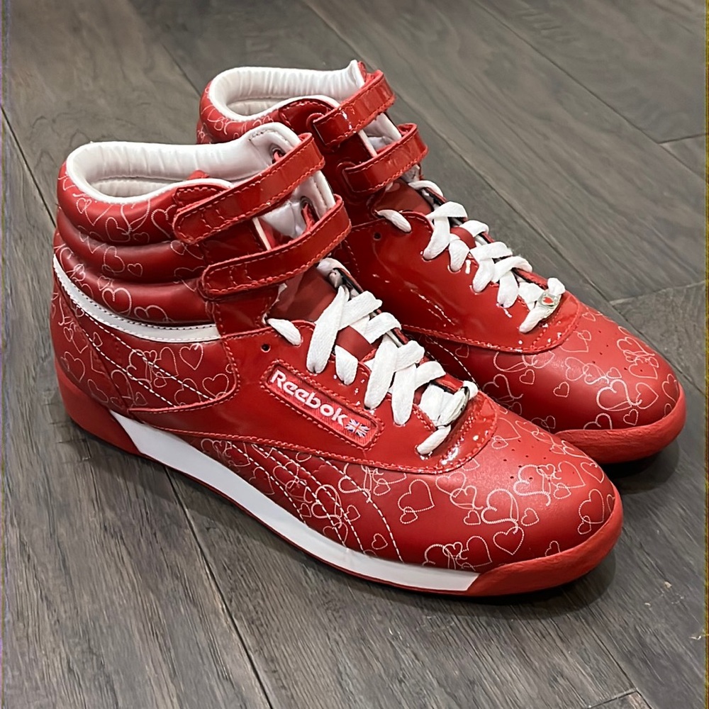 Reebok freestyle hi high Valentine’s Day shoes hearts women’s size 8 new sneaker